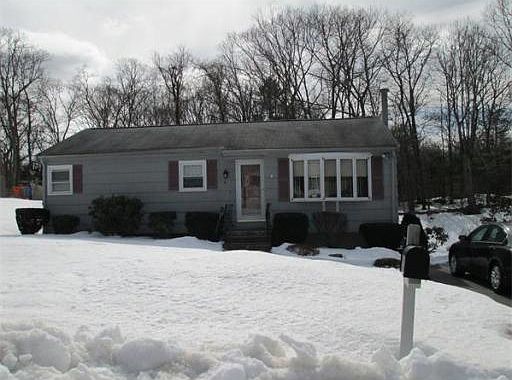 2nd image of 8 Oakwood Dr