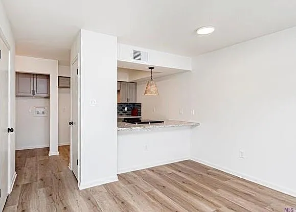1 bed, 1.5 bath, 885 sqft, $1,350 — Photo 4