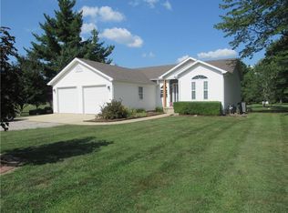 104 NE 9th St, Casey, IL 62420
