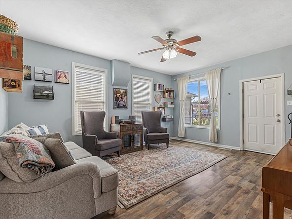 4th image of 30 N 200th St E