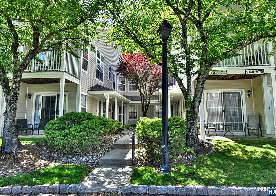 1st image of 1069 Cambridge Ct