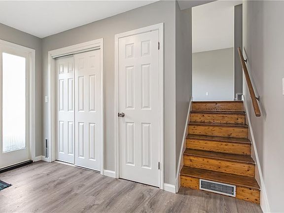 5th image of 207 Wells Ave W