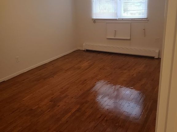 5th image of 2244 Steinway St #2