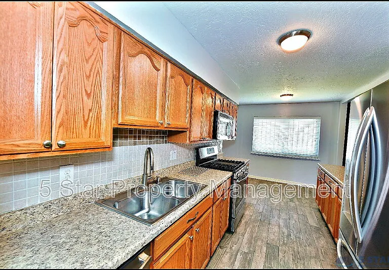 10117 Mercedes St — Photo 19