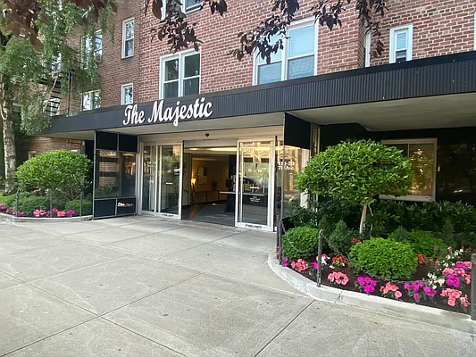 Sold by Universal Realty Group | media 29