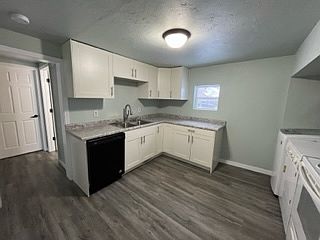 3rd image of 605 Van Buren St