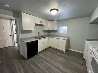 605 Van Buren St — Photo 3