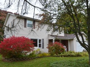 20 Holley Brook Dr, Penfield, NY 14526