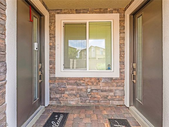 3rd image of 272 Mount Williamson St