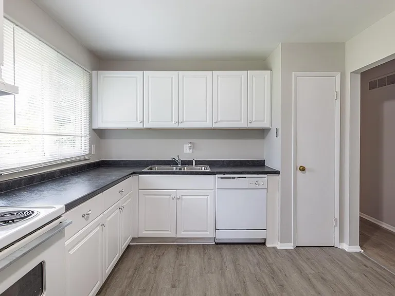 3008 Oriental Dr — Photo 7