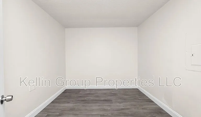 303 Regal Park Dr — Photo 17