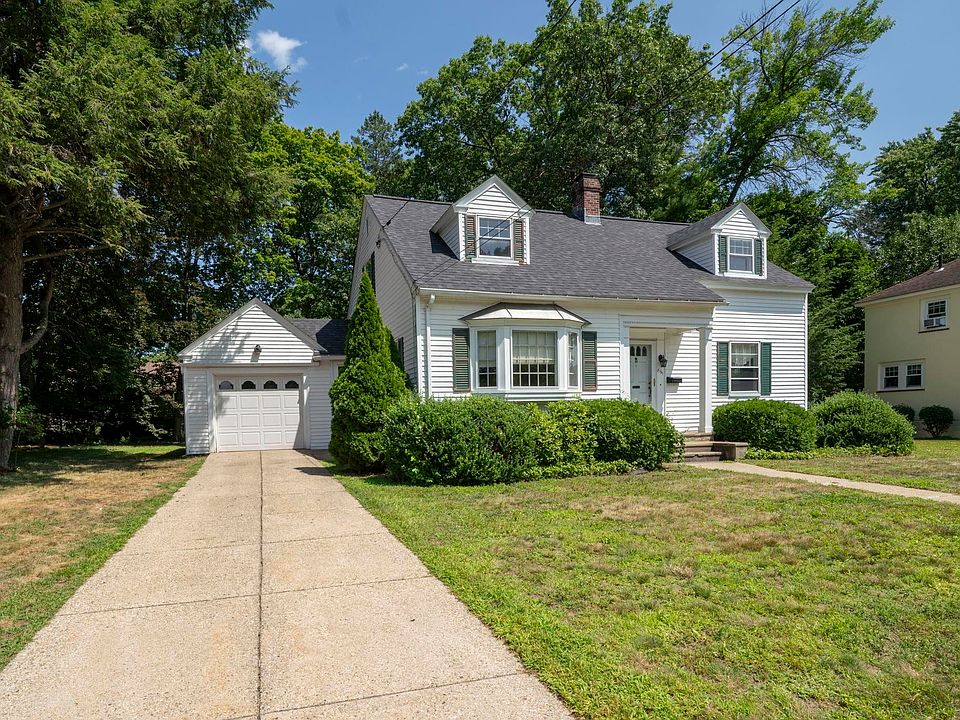 1st image of 831 Maple Street