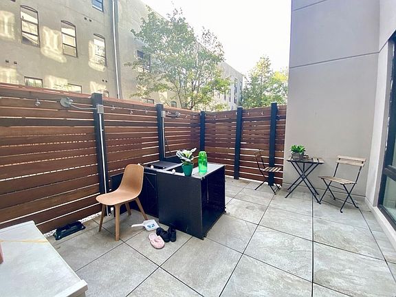 2nd image of 961 Willoughby Ave #103