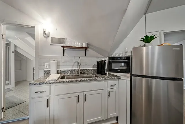4003 Devine St #3 — Photo 6