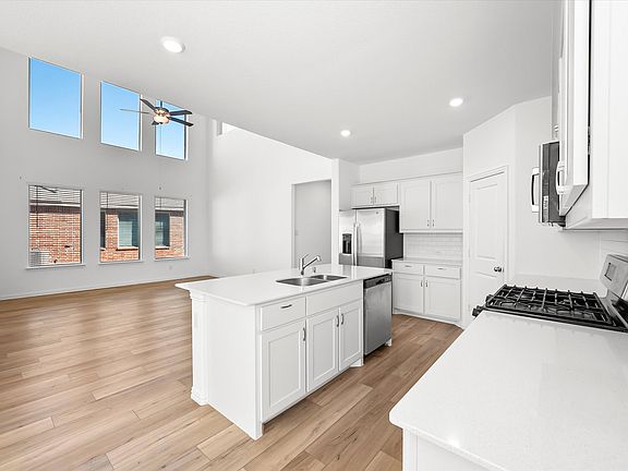 3rd image of 3137 Beechwood Dr