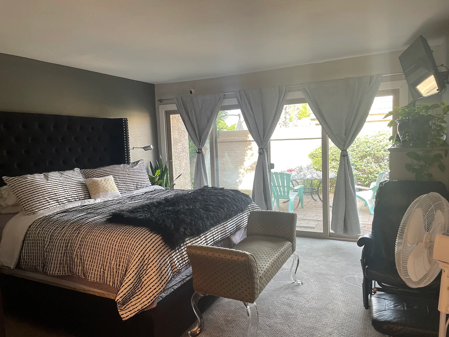 3 bed, 1900 sqft, $3,995 — Photo 3