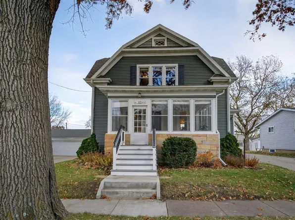 115 Washington St, Hudson, IA 50643