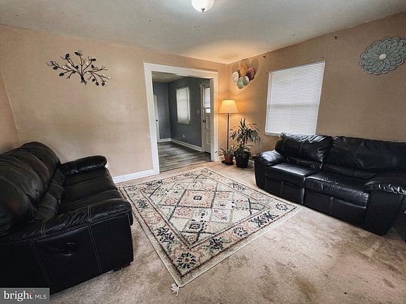 5th image of 1005 Marian St