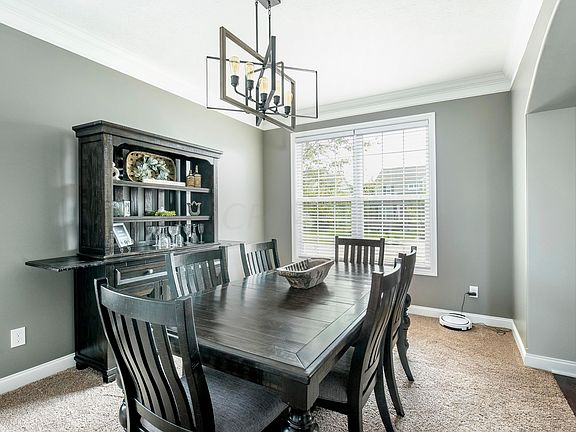 5th image of 111 Roundwood Ct