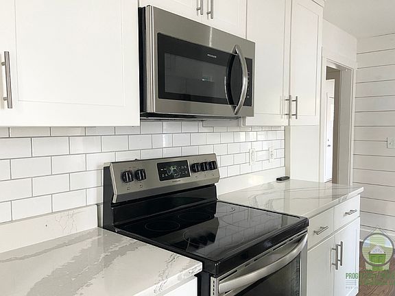 4th image of 21 Mims Ave #1