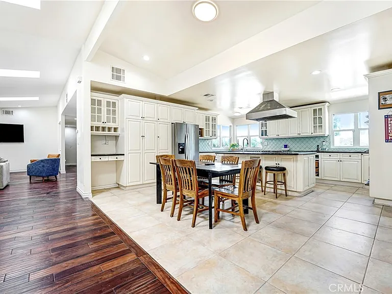 22450 Collins St — Photo 13