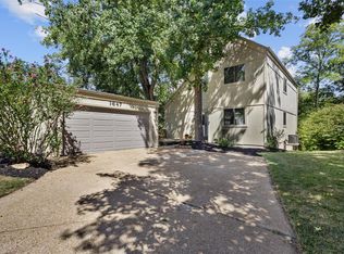 1647 Award Dr, Ballwin, MO