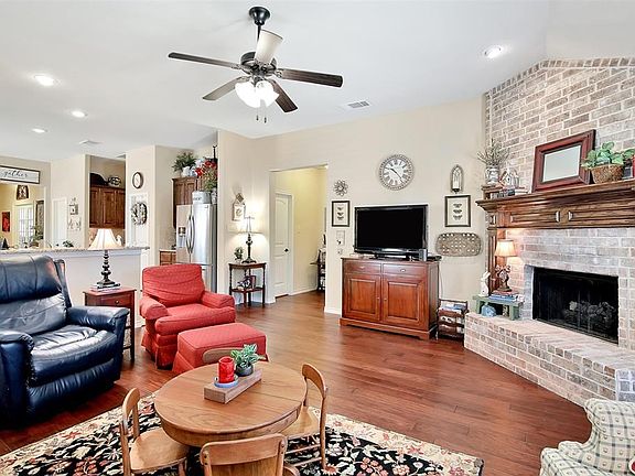 3rd image of 10217 Blackberry St