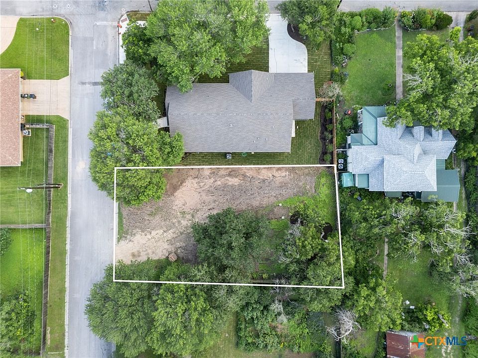 1st image of 610 Cibilo St