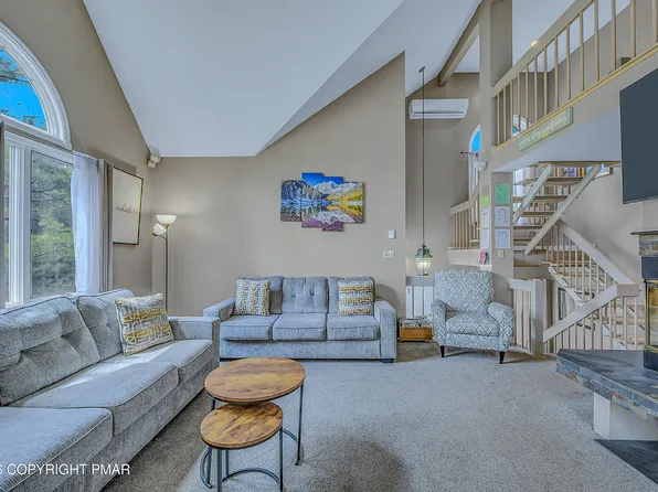 9 Rockspring Ct, Lake Harmony, PA 18624