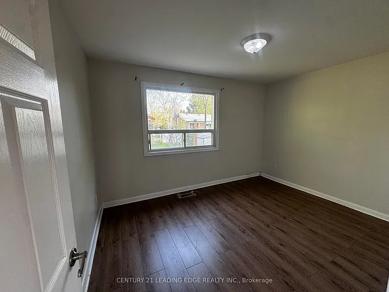 409 Paliser Cres S — Photo 9