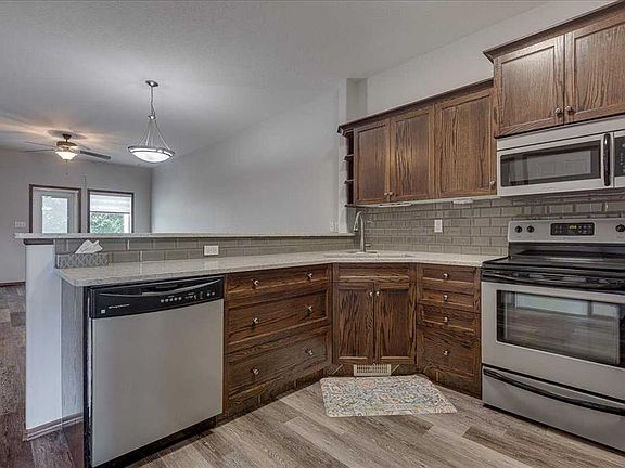 3rd image of 939 E Ramage Cres #12