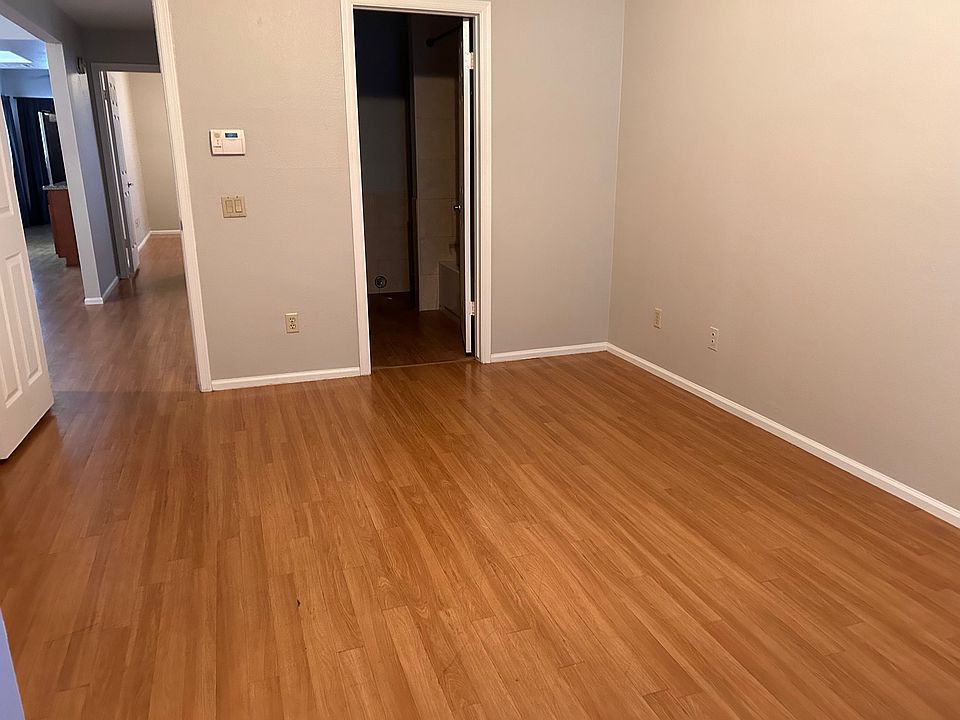 Master bedroom and bathroom with shower/tub
