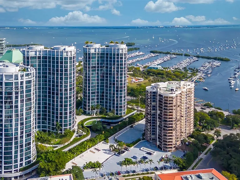 2831 S Bayshore Dr #402 — Photo 40