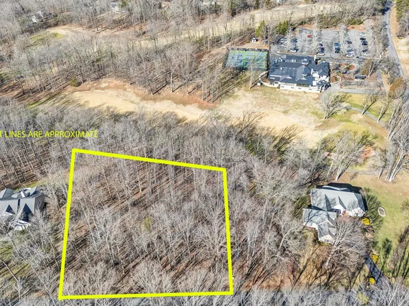 44 Galley Dr, Moneta, VA 24121