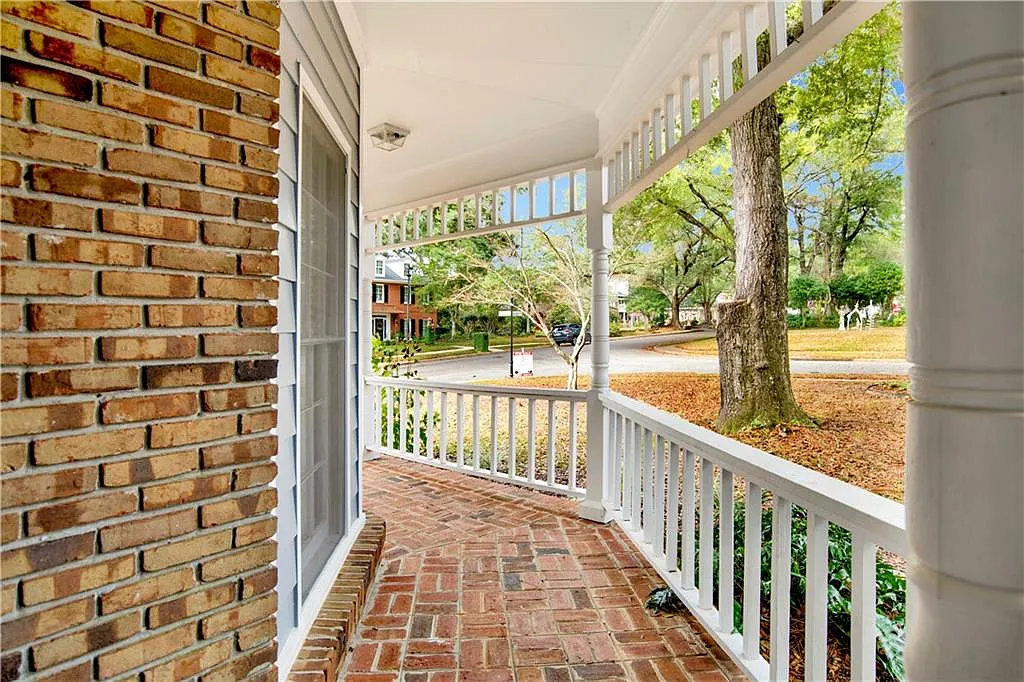 4 bed, 3.5 bath, 2999 sqft, $3,000 — Photo 2