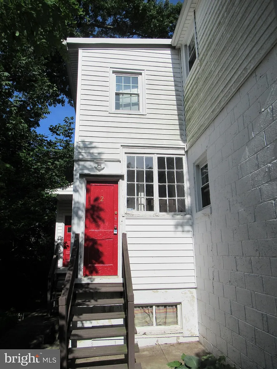 Building Photo - 723 22nd St S #2