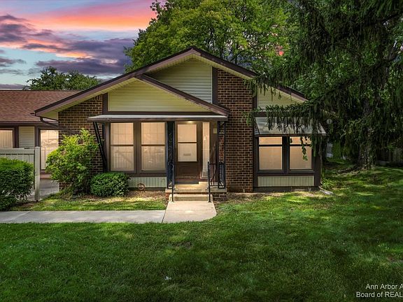 2nd image of 40436 Newport Dr