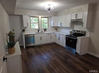 9915 North Rd, Fairview Heights, IL 62208