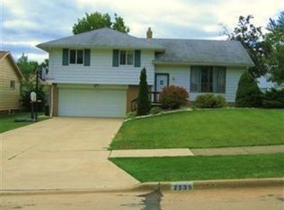 2535 Dentzler Rd, Parma, OH 44134