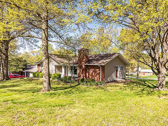 3rd image of 489 Ironwood Dr