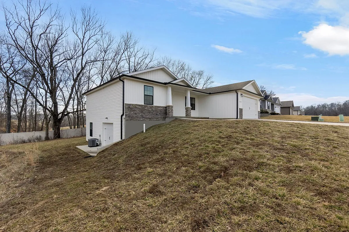Building Photo - 524 Old Poplar Rd