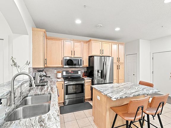 3rd image of 14535 Quebec Ave
