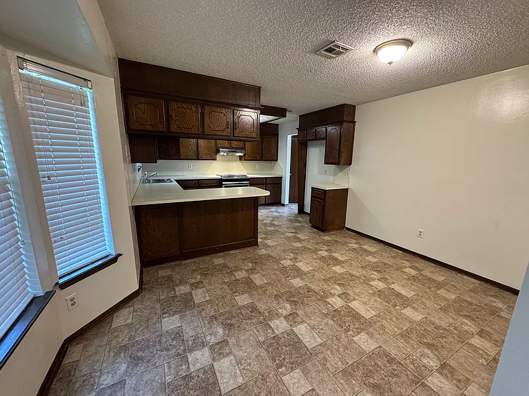 8413 Woodfield St — Photo 3