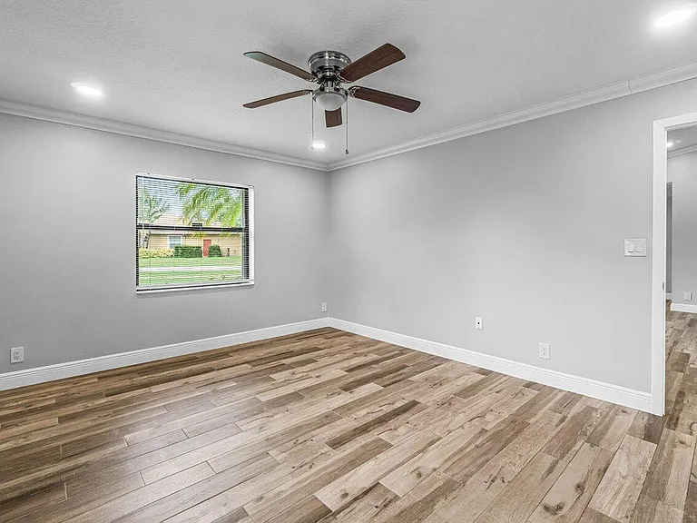1849 Tulip Ln — Photo 21