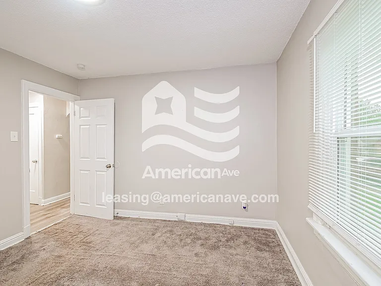 1424727_011_main_bedroom_10.jpg