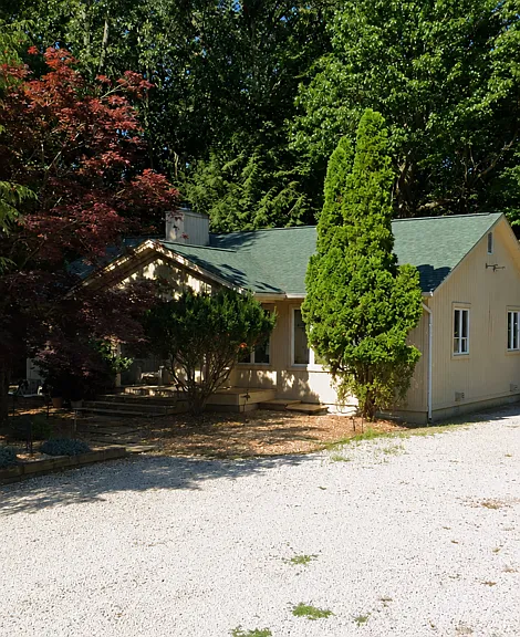 406 Oakland Dr — Photo 1