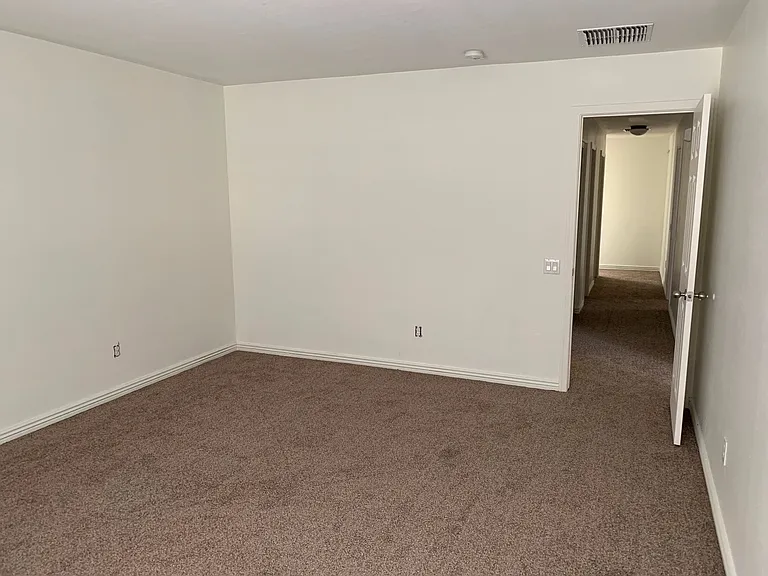 43589 W Cowpath Rd — Photo 13
