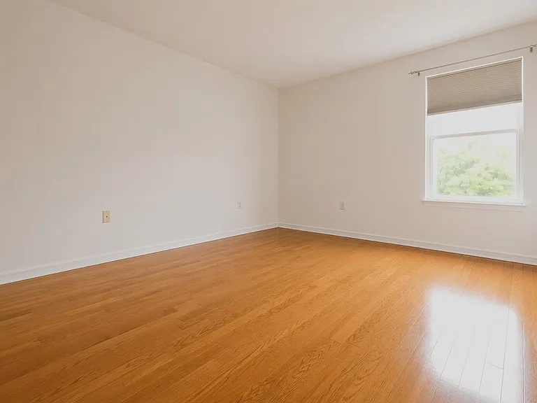 410 Sandringham Ct — Photo 23