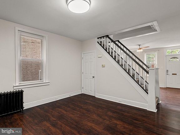 5th image of 640 Astor St