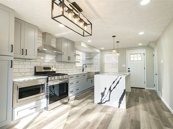 2nd image of 356 Canterbury Dr